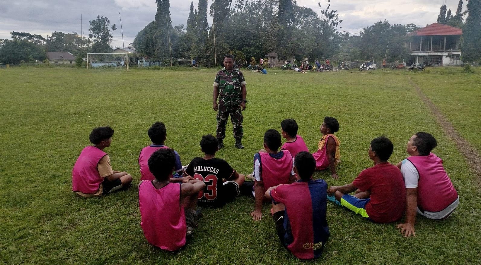 Latihan Bareng Babinsa: Cara Elpaputi FC Naik Level dengan Teknik Dasar Modern