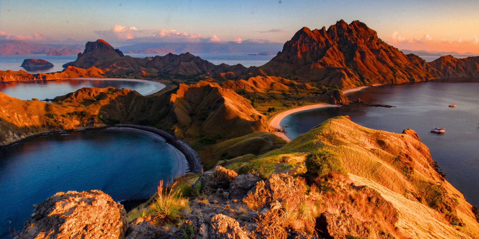 Liburan Santai ke Pulau Komodo: Snorkeling, Tracking, dan Sunset Epic dalam Satu Trip