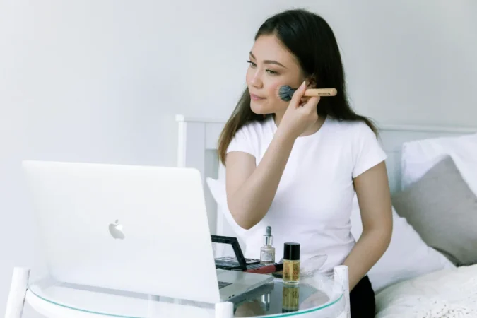 Dari Quiet Luxury sampai Kulit Anti Tua: Kurasi Gaya & Perawatan yang Bikin Kamu Makin Glow Up