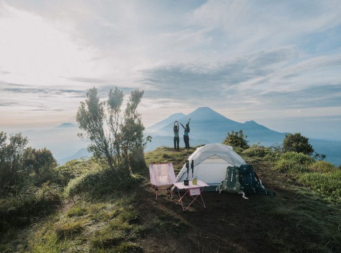 Checklist Camping Nyaman untuk Wanita: Dari Kebersihan sampai Tidur Nyenyak di Tenda