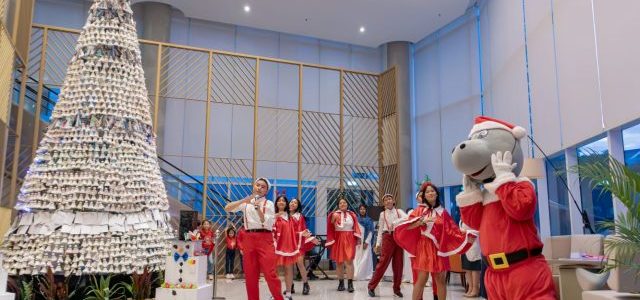 Pohon Natal 4 Meter dari Shuttlecock Ini Bikin Merinding: Meriah, Eco-Friendly, dan Penuh Haru