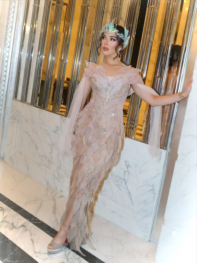 Detail Tas & Aksesori Kristal Ratusan Juta ala Dewi Yunani Tasya Farasya