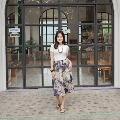 Satu Celana Batik 7/8 untuk Seharian: Nyaman, Rapi, dan Bikin Siluet Makin Kece