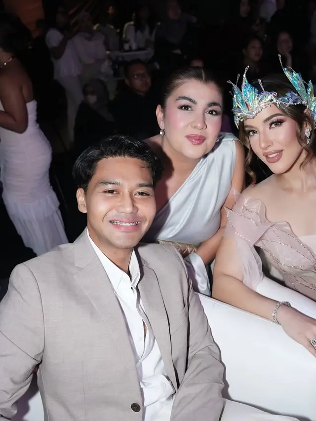 Detail Tas & Aksesori Kristal Ratusan Juta ala Dewi Yunani Tasya Farasya