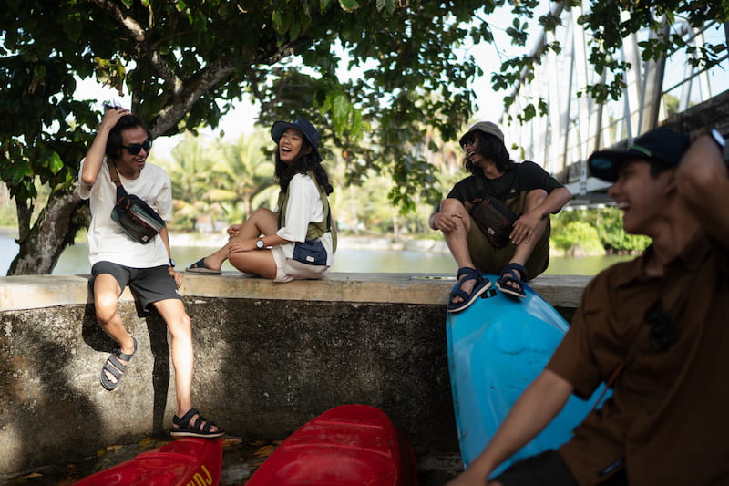 7 Pantai Dekat Jakarta untuk Healing Cepat, Plus Ide Outfit Santai ala EIGER