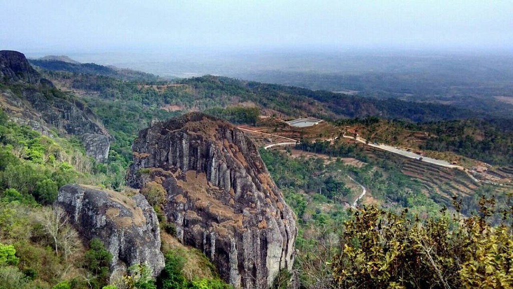 5 Gunung Ramah Pemula yang Bikin Ketagihan Camping dan Traveling Alam