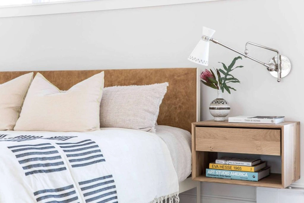10 Ide Rak Multifungsi yang Bikin Kamar Kecil Tetap Lega dan Estetik