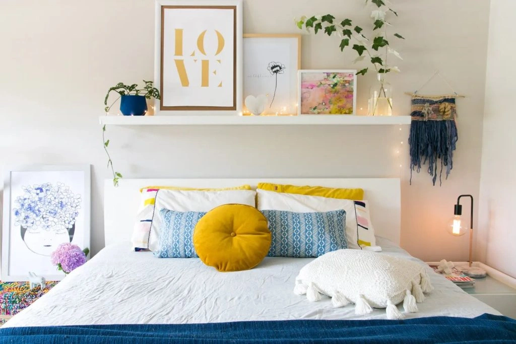 10 Ide Rak Multifungsi yang Bikin Kamar Kecil Tetap Lega dan Estetik