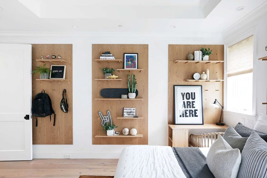 10 Ide Rak Multifungsi yang Bikin Kamar Kecil Tetap Lega dan Estetik