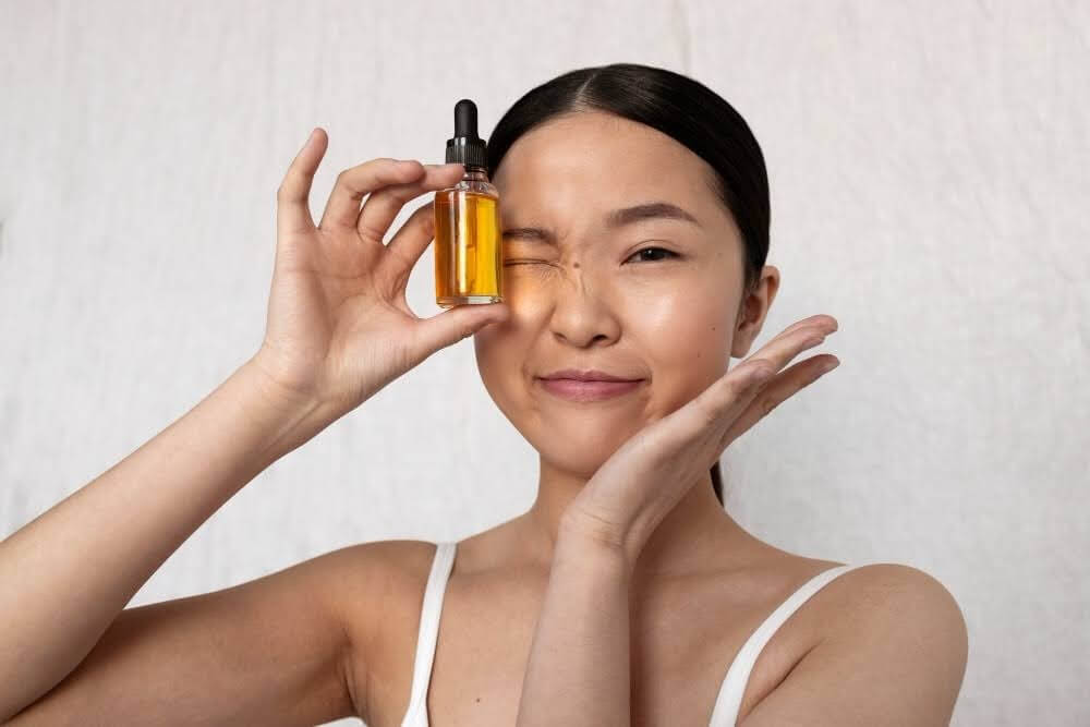 Rahasia Glow Kulit Berminyak: Saat Tamanu Oil Jadi Senjata Rahasia