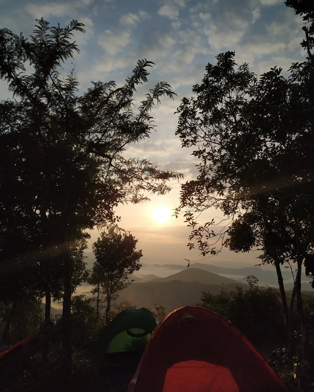 Bukit Manjai: Jalur Pendakian Santai, Spot Camping Keren Dekat Banjarbaru
