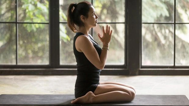 Cuma 3 Menit Sebelum Tidur, 5 Pose Yoga Ini Bikin Cemas Pelan-Pelan Lenyap