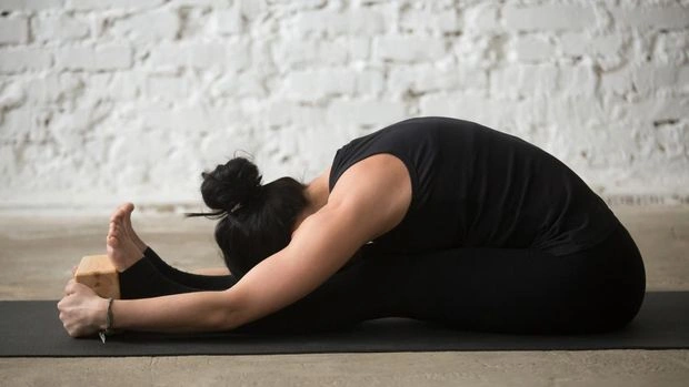 Cuma 3 Menit Sebelum Tidur, 5 Pose Yoga Ini Bikin Cemas Pelan-Pelan Lenyap