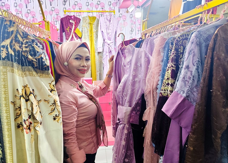 Comeback Elegan Tia Veres: Gamis Stylish, Harga Masuk Akal, Plus Konsultasi Fashion Gratis di PGC!
