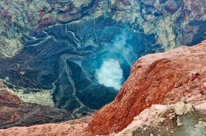 Kawah Gunung Kerinci: Surga di Puncak Sumatera dengan Sentuhan Misteri