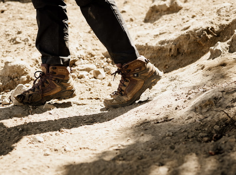 5 Sepatu Boot Kulit Pria Keren yang Bikin Look Makin Naik Kelas (Plus Cara Rawat Biar Awet Tahunan)