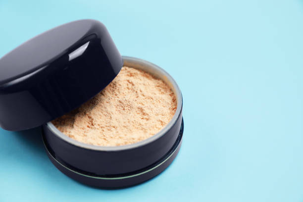 Ilustrasi setting powder. Foto: Liudmila Chernetska/istockphoto