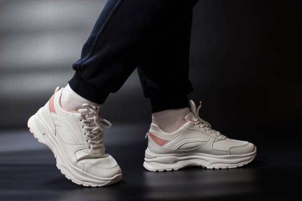 sepatu sneakers wanita bergaya casual