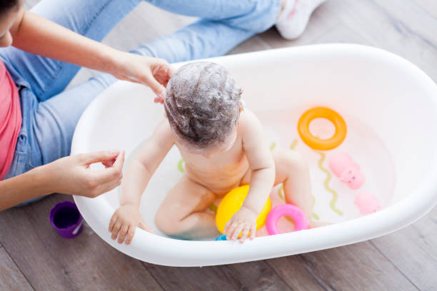 Trik Cuci Rambut Bayi yang Benar untuk Rambut Lebat dan Berkilau