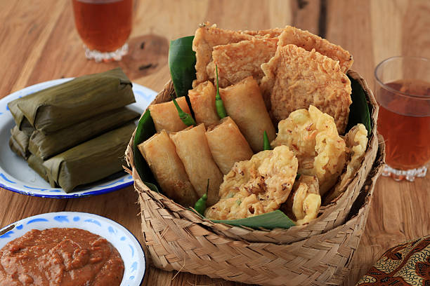 ide menu takjil gurih aneka gorengan