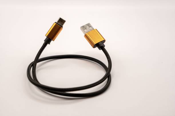 kabel data usb to c dengan warna hitam emas