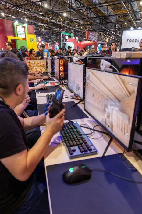 ASUS ROG Pamerkan Monitor OLED Esports dan Gear Pro di Computex