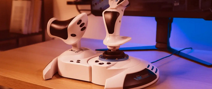 Kontroler Flight Simulator Modular dengan Faceplate Dapat Ditukar