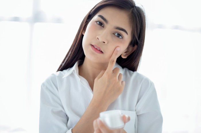 Rutinitas Malam Skincare Minimal untuk Wajah Glowing