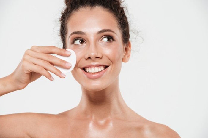 Rutinitas Malam Skincare Minimal untuk Wajah Glowing