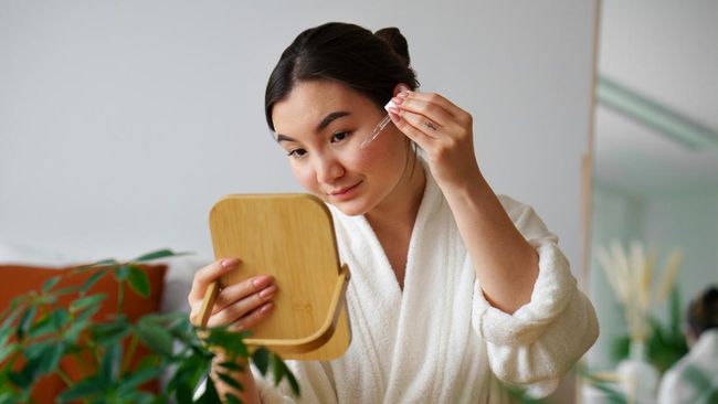 Rutinitas Malam Skincare Minimal untuk Wajah Glowing