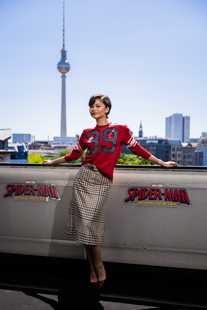 Zendaya Kuasai Fashion Spider-Man dengan Dua Gaya Kontras