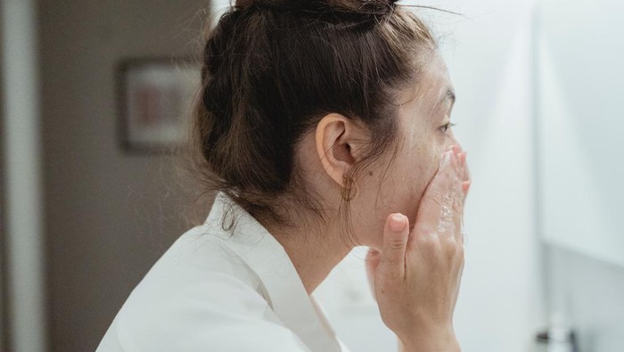 Berapa Kali Cuci Muka Sehari? Jawaban Jujur Dermatologist