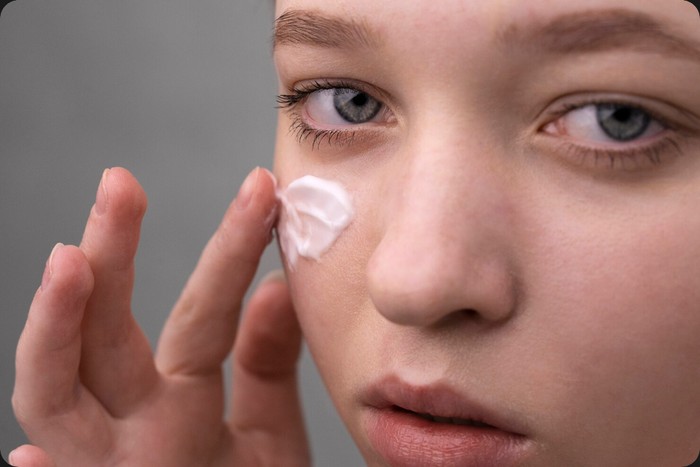 Panduan Memilih Sunscreen untuk Kulit Sensitif: Physical vs Chemical