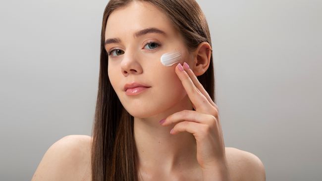 Panduan Memilih Sunscreen untuk Kulit Sensitif: Physical vs Chemical