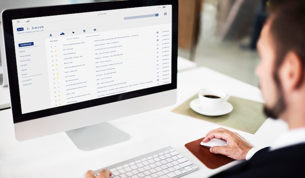 Cari Email dengan Suara: Gmail Live dan Revolusi Produktivitas Kantor