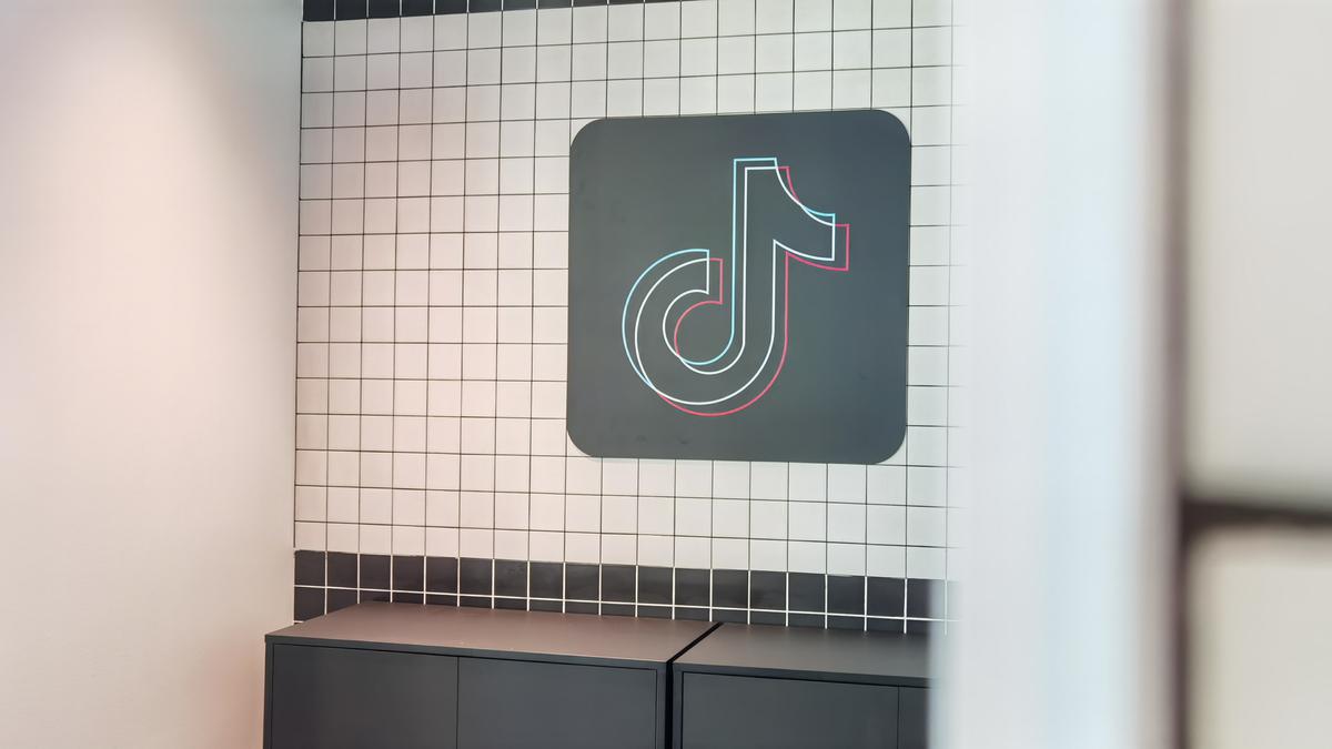 TikTok Perluas Arsenal AI: Symphony, Dreamina, dan Strategi Baru untuk Kreator