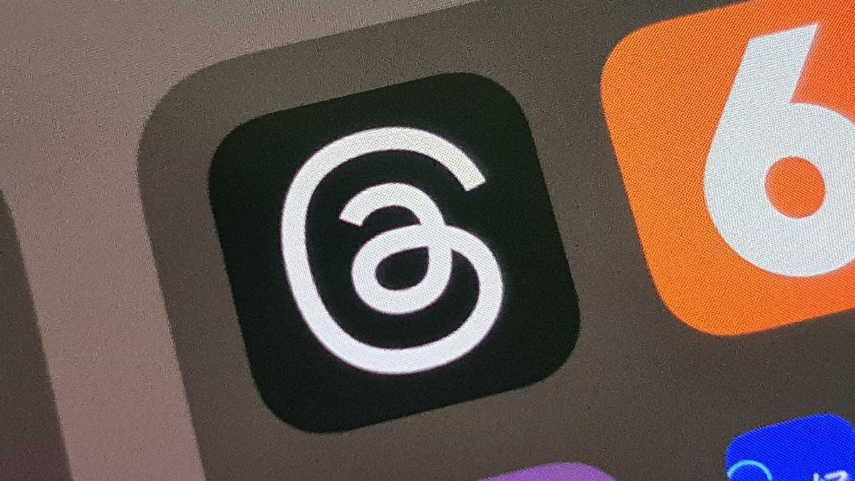 Instagram Caption Dwibahasa dan Threads Live Chats Dorong Kreator Go Global