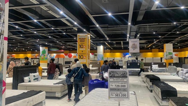 Full Day Sale Elektronik: AC, TV, Kulkas Turun Jutaan