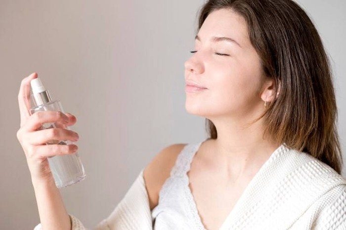 Setting Spray vs Fixing Spray: Mana yang Sebenarnya Kamu Butuhkan?