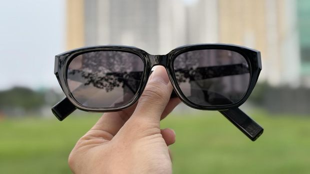 Kacamata Pintar AI: Infinix AI Glasses vs Rollme AirCam