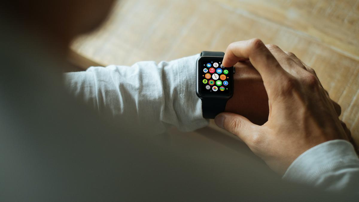 Smartwatch dan AI Bisa Deteksi Penyakit, Tapi Bukan Dokter Pribadi Anda