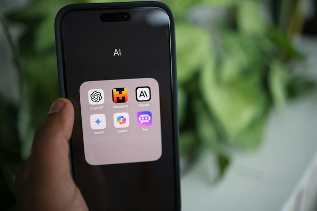 Elicit, ChatGPT, dan Grammarly: Panduan AI Tools untuk Mahasiswa