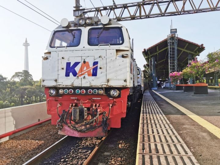 Cek Tagihan & Pesan Tiket Kereta Lewat Ponsel