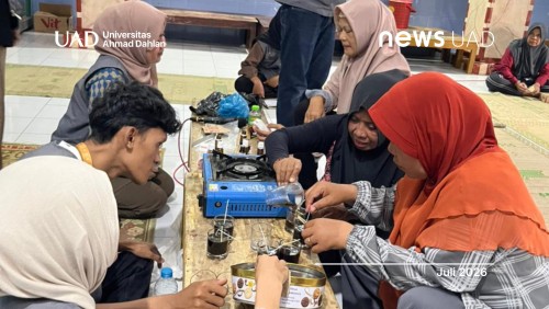 Dari Minyak Jelantah ke Lilin Aromaterapi: KKN yang Menghasilkan