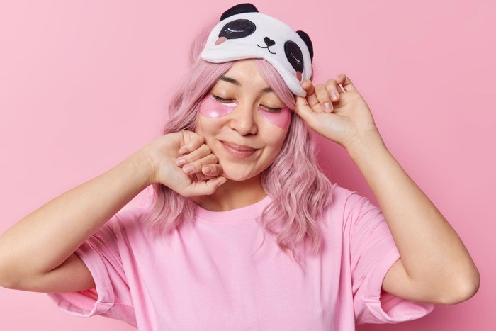 7 Kebiasaan Sehari-hari yang Diam-diam Merusak Kulit Wajah