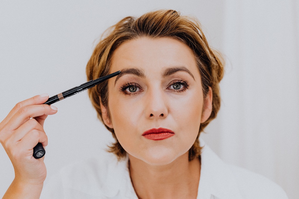 Panduan Memilih Makeup Sesuai Bentuk Wajah dan Warna Mata