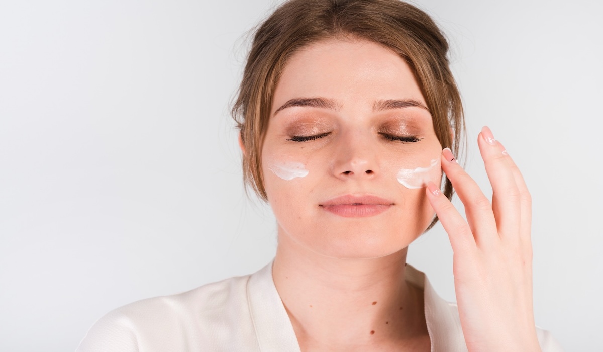 Cara Pakai Serum Mata yang Benar untuk Kerutan dan Bengkak
