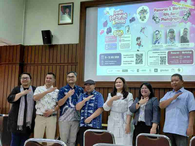 Layang-Layang Fotografi Udara: Seni Analog Melawan Dominasi Drone