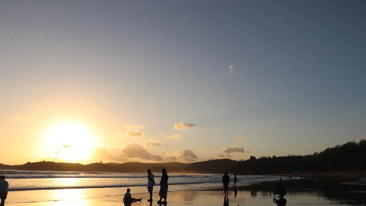 Tangkap Sunset Sempurna di Pantai Serang: Timing dan Positioning