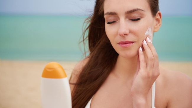 7 Sunscreen Jepang Terbaik: Ringan, Watery, Tanpa White Cast